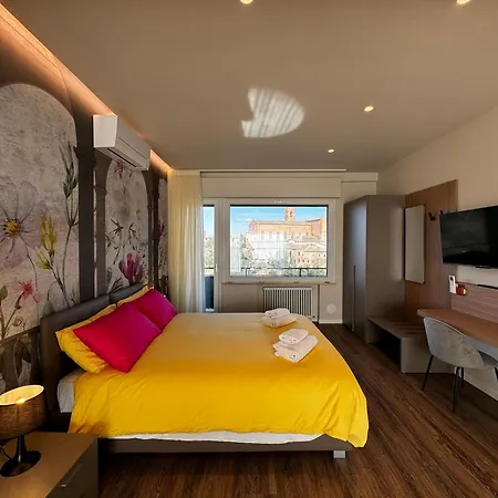 Skyline- 3 With View Σιένα