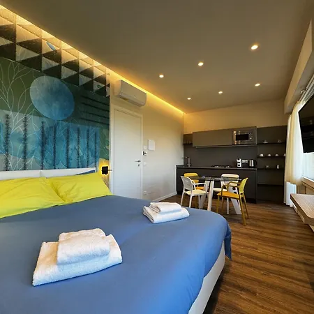 Skyline- 3 With View * Sienne