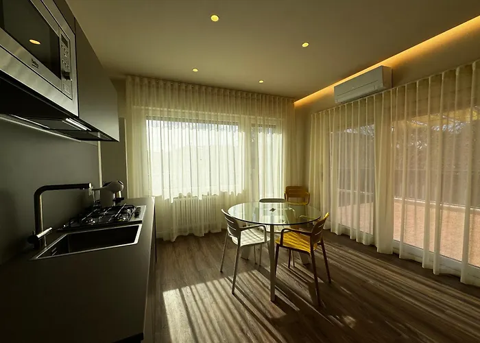 Skyline- 3 With View *