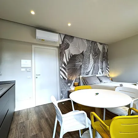 Skyline- 3 With View * Siena